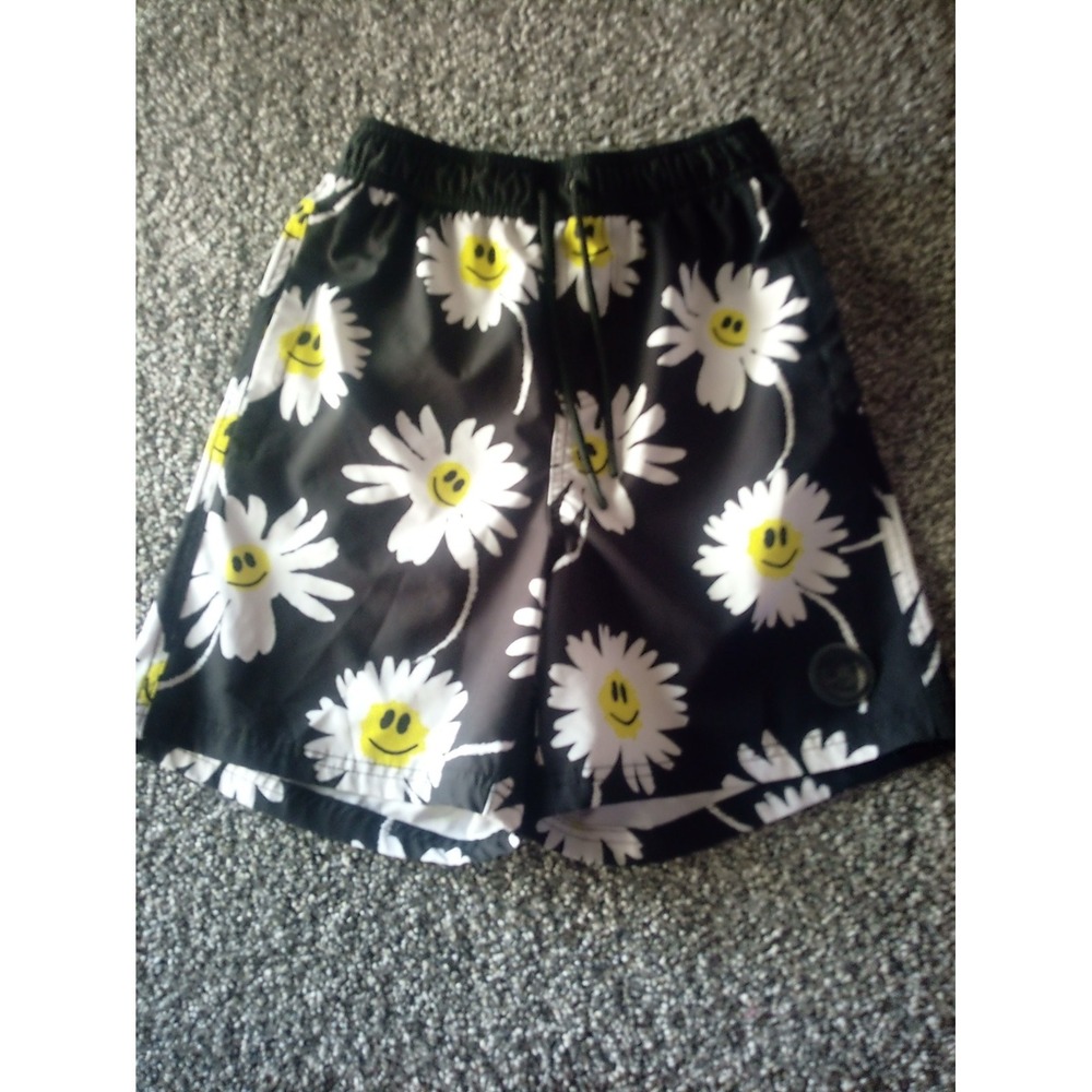 Neff Black Short Daisy Smile Flower Size Small  Pre owned